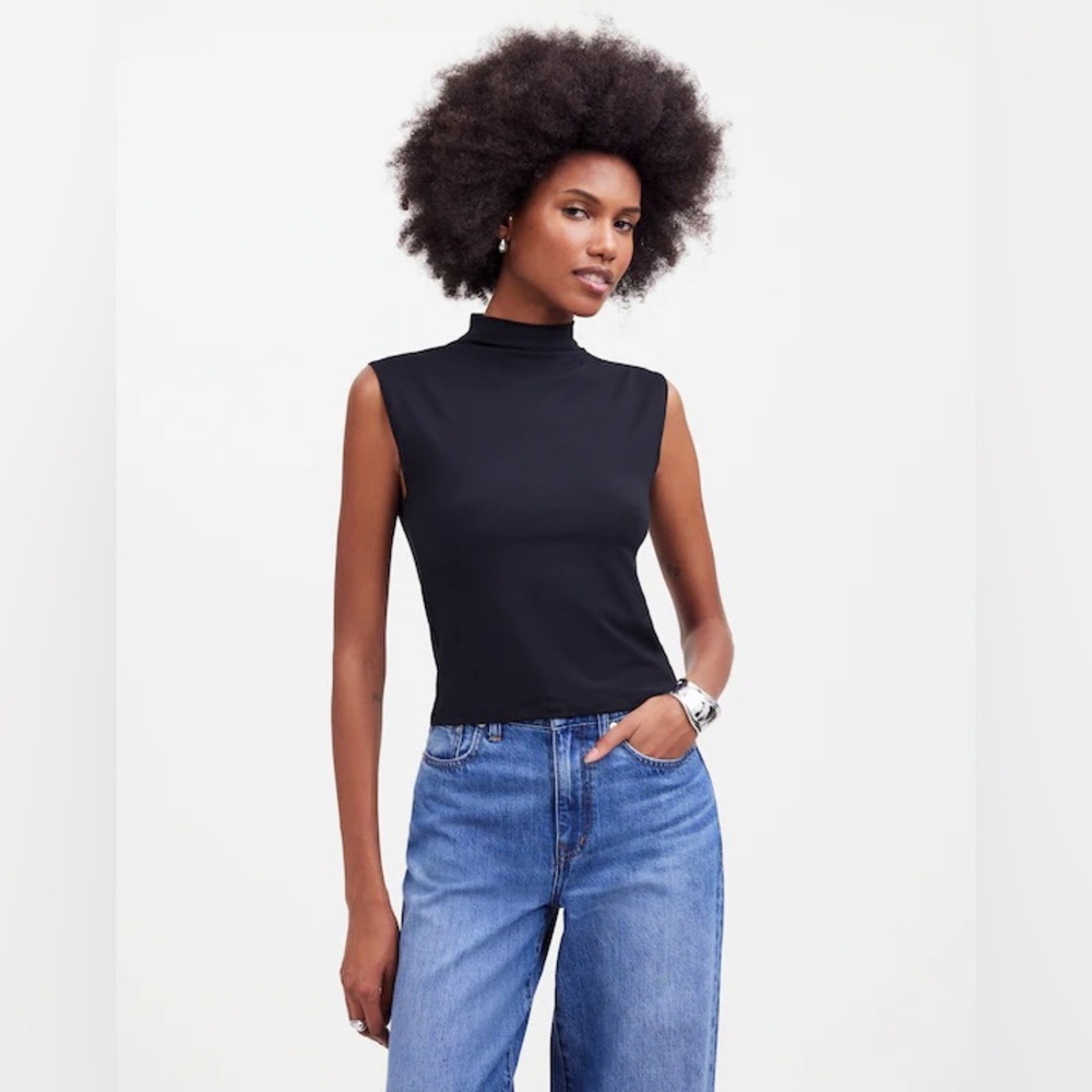 Madewell Funnelneck Cropped Muscle Tee in True Black